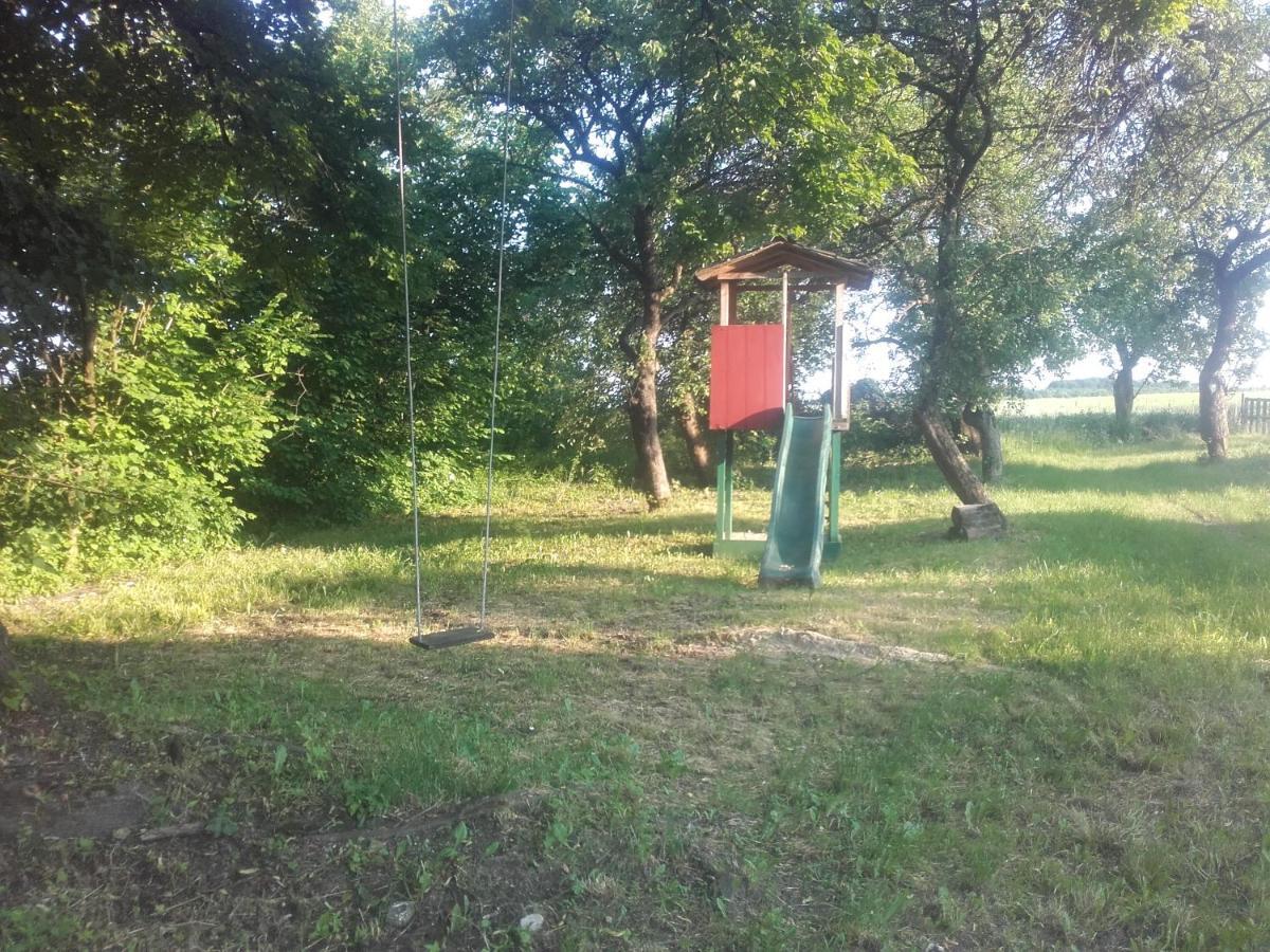 Apartament W Domu Na Wsi Tomaszów Lubelski Exterior foto